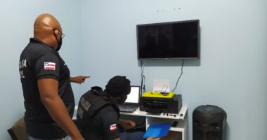 Artigo: Dupla é presa por divulgar fotos íntimas de mulher