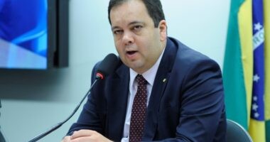 Artigo: Metrópoles: Elmar vive desgaste no UB e pode ir para partido próximo a Lula