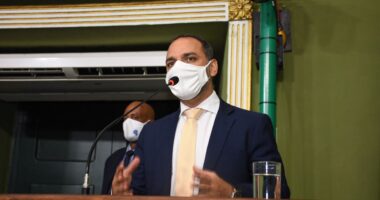 Artigo: Augusto Vasconcelos critica Bolsonaro por cortes em Ciência e Tecnologia