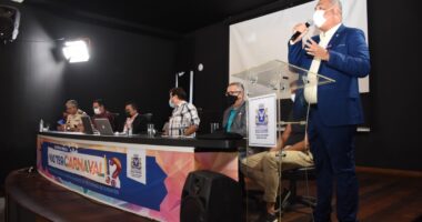 Artigo: Bahiense diz que “agora é preciso definir data do Carnaval”