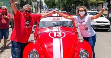 Artigo: PT em Camaçari lança fusca chamado Lulão durante ato no sábado (30)