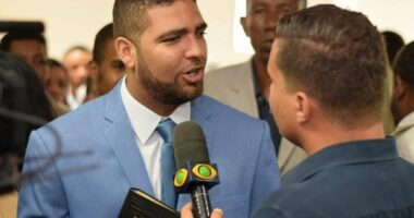 Artigo: Equipe de Isidório é exonerada com data retroativa à morte do deputado