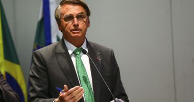 Artigo: Bolsonaro tratou mais da Economia do que da Saúde durante a pandemia, diz site