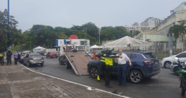 Artigo: Carro capota e deixa transito lento na região da Fonte Nova