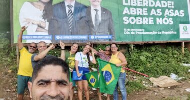 Artigo: Na Proclamação da República, Comitê Sul Bahia enaltece Bolsonaro em outdoor