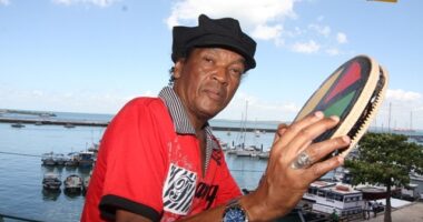Artigo: Morre compositor Paulinho Camafeu, aos 73 anos