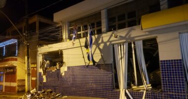 Artigo: Bandidos explodem agência bancária em Iguaí