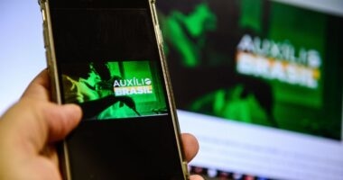 Artigo: Caixa paga Auxílio Brasil a beneficiários com NIS final 8
