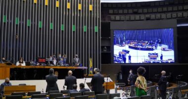 Artigo: Deputados bolsonaristas apresentam projeto para barrar vacinação de crianças