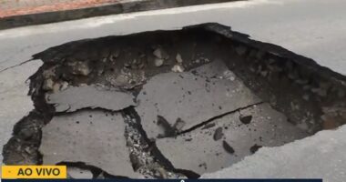 Artigo: Salvador: cratera é aberta na Avenida Paulo VI
