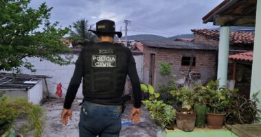 Artigo: Camaçari: homem mata outro com golpes de facão na frente de delegacia