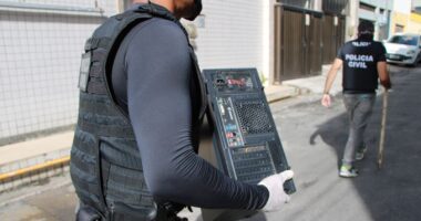 Artigo: Quatro são presos durante operação contra pornografia infantil