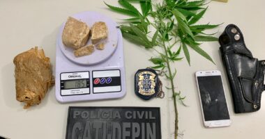 Artigo: Teixeira de Freitas: dupla é flagrada com 200 gramas de crack e pé de maconha