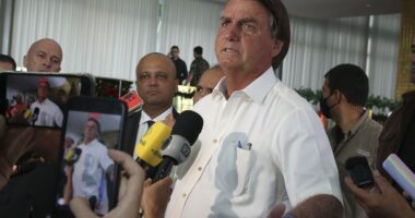 Artigo: Internado às pressas, Jair Bolsonaro recebe diagnóstico de câncer de pele