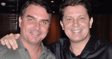 Artigo: Flávio Bolsonaro convida Mario Frias para concorrer a deputado federal, diz coluna