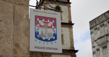 Artigo: Homem é preso depois de manter funcionária de loja como réfem