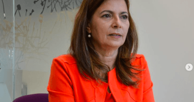 Artigo: ‘Não posso compactuar’, diz secretária de Saúde sobre mudança da pandemia para endemia