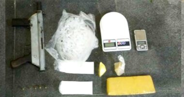 Artigo: Submetralhadora e drogas são apreendidas em Feira de Santana