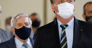 Artigo: General Heleno tenta fisgar posto de vice de Bolsonaro, diz coluna