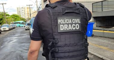 Artigo: Candeias: 3 homens são encontrados mortos dentro de carro