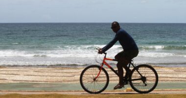 Artigo: Estação de esgoto é desligada e praias de Salvador ficam impróprias para banho