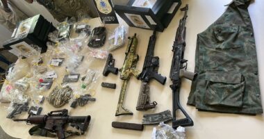 Artigo: Lauro de Freitas: polícia prende suspeito de transportar armas e drogas