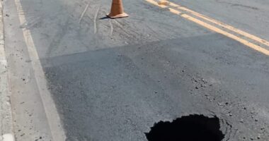 Artigo: Cratera interdita via exclusiva na Avenida Paulo VI, em Salvador