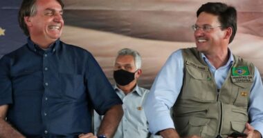 Artigo: Roma minimiza coro de “imbrochável” de Bolsonaro: “Ele fala o que acredita”