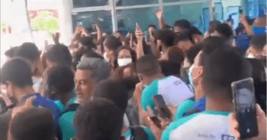 Artigo: Estudantes fazem manifestação contra Bolsonaro durante visita ao Senai/Cimatec
