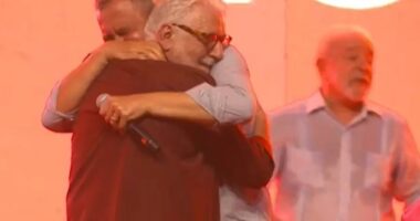 Artigo: Em evento, Rui chora e agradece Wagner pela parceria no Governo do Estado