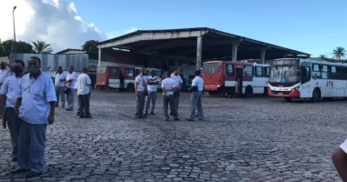 Artigo: Por falta de combustível, ônibus de transporte metropolitano amanhecem sem operar