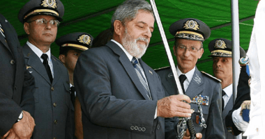 Artigo: Lula prevê fazer “limpa” de cargos ocupados por militares, caso seja eleito