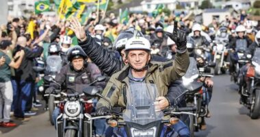 Artigo: Bolsonaro deve realizar motociata nos Estados Unidos, diz jornal