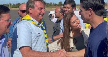Artigo: Acompanhado por João Roma, Bolsonaro desembarca na Bahia