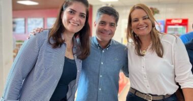 Artigo: A um mês da campanha, aliada de ACM Neto, prefeita da Conquista tira férias fora do Brasil