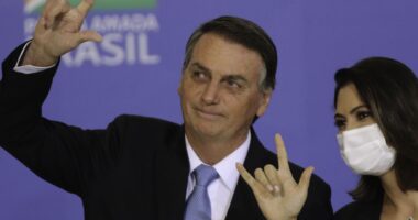 Artigo: Estadão: Bolsonaro recebeu mais de R$ 30 milhões em um ano e PF suspeita de lavagem de dinheiro