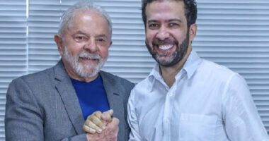 Artigo: Janones desiste de candidatura à presidência para apoiar Lula
