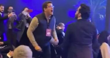 Artigo: André Janones e Ricardo Salles batem boca nos bastidores de debate da Band