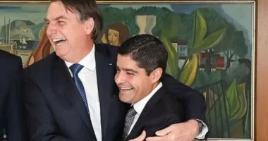 Artigo: Silêncio de ACM Neto sobre prisão de Bolsonaro vira alvo de críticas