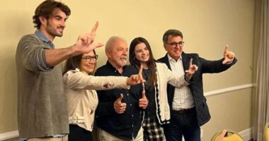 Artigo: Suplente de Flávio Bolsonaro declara apoio a Lula