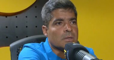 Artigo: ACM Neto reaparece em escritório do União Brasil e volta a articular politicamente