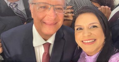 Artigo: Ex-bolsonarista comparece em prestigia posse de Alckmin em ministério