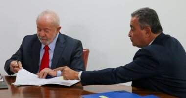 Artigo: Lula resiste a pressão do Congresso contra Rui Costa e Fernando Haddad, diz site