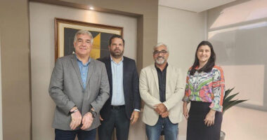 Artigo: SEAC-BA discute serviços terceirizados em reunião com governo do Estado