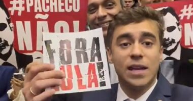 Artigo: Durante posse, deputados fazem protesto contra Lula e Pacheco