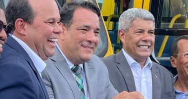 Artigo: Líder da oposição tira, mas não posta foto com Jerônimo Rodrigues