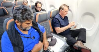 Artigo: Urgente: Bolsonaro chega ao Brasil após três meses
