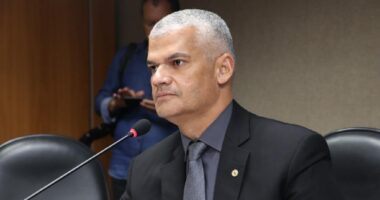 Artigo: Deputado propõe reposição automática nos salários de servidores e empregados do Estado