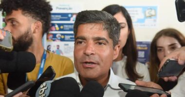 Artigo: Viagem de Neto a Paris reforça discurso do PT de que ex-prefeito faz “oposição à distância”