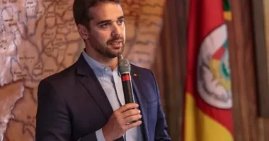 Artigo: Eduardo Leite vê com “tranquilidade” aproximação entre PSDB e PT na Bahia